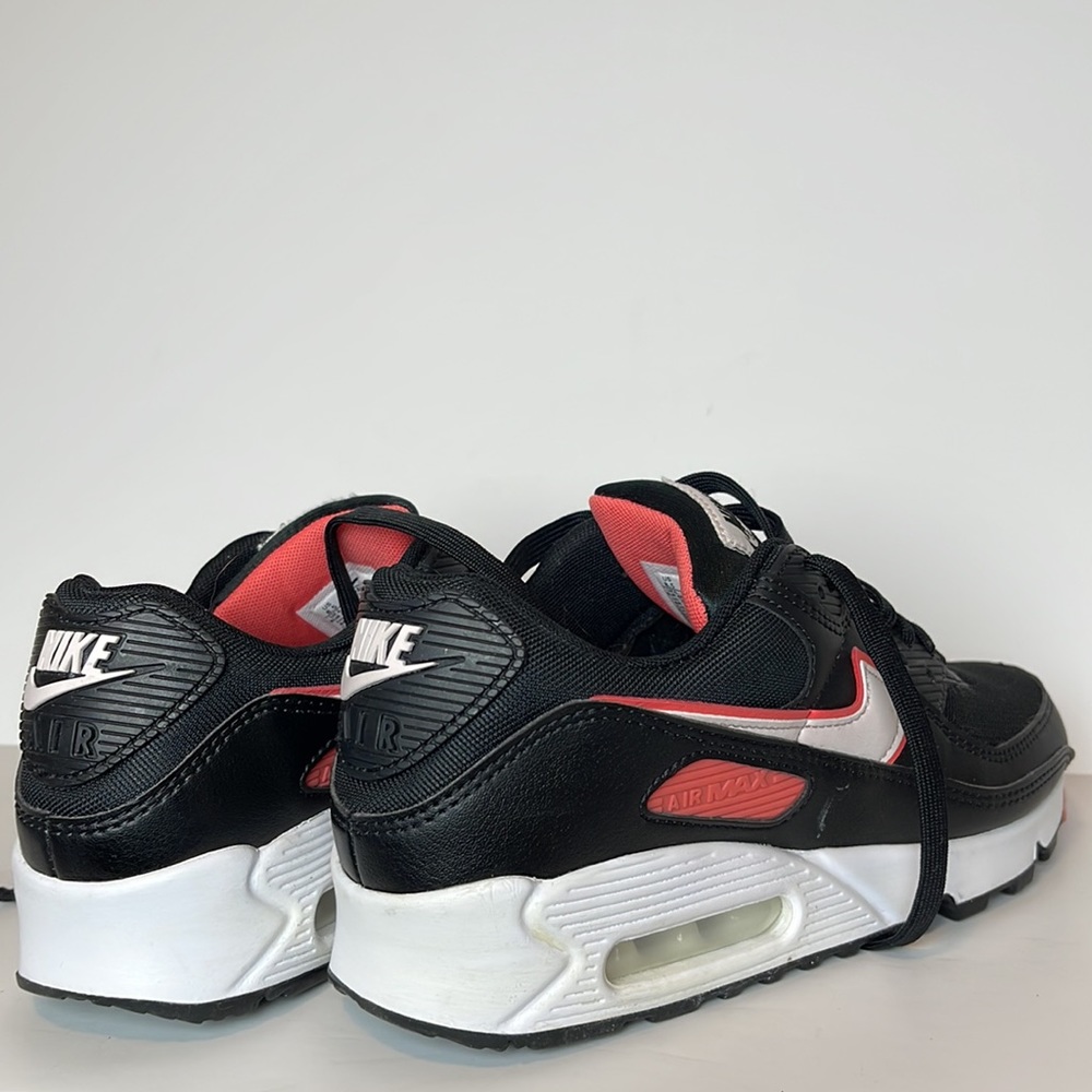 Nike Air Max, Wm’s Sz 8.5, black and coral/pink - Picture 2 of 6
